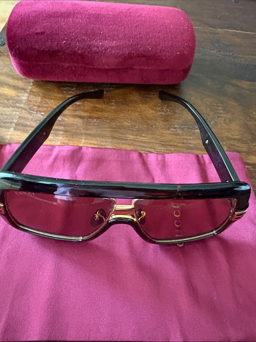 Gucci Oversize Tortoiseshell Frame Sunglasses with Gold Accents - Brown Lenses - Picture 5 of 7